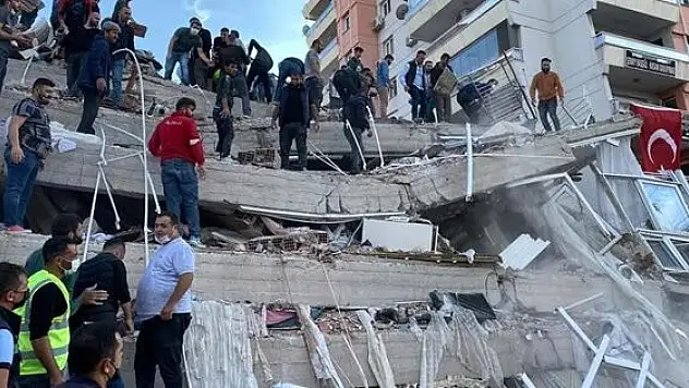 İZMİR'DEKİ DEPREMDE 4 CAN KAYBI