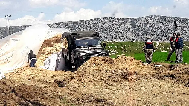 JANDARMA, YAŞLI ÇİFTİN SAMANINI TAŞIDI