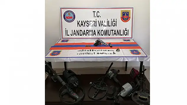 Jandarmadan define avcılarına gözaltı