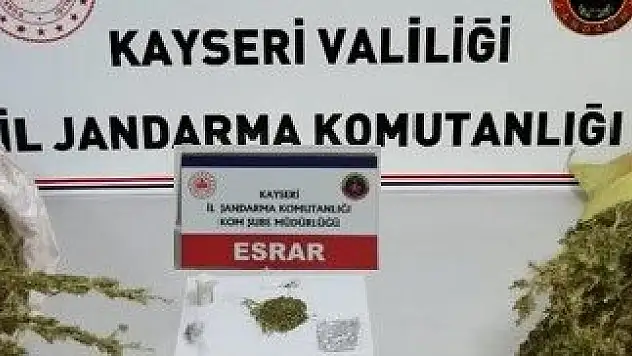 JANDARMANIN DURDURDUĞU ARAÇTA 20 KİLO ESRAR ELE GEÇİRİLDİ
