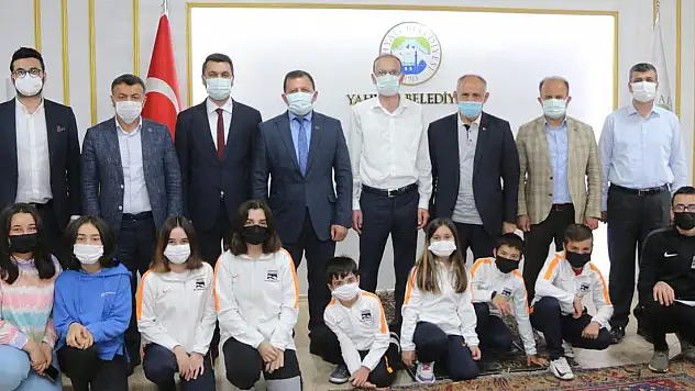 KABAKCI'DAN BAŞKAN ÖZTÜRK'E TEŞEKKÜR ZİYARETİ