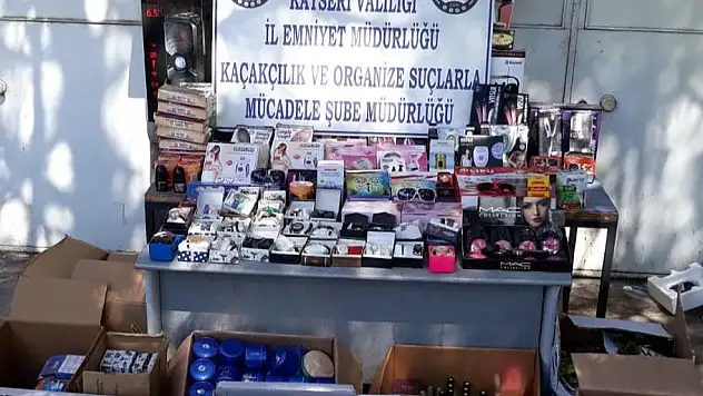 KAÇAK KOZMETİK ÜRÜNÜ VE ELEKTRONİK EŞYA MALZEMESİ ELE GEÇİRİLDİ