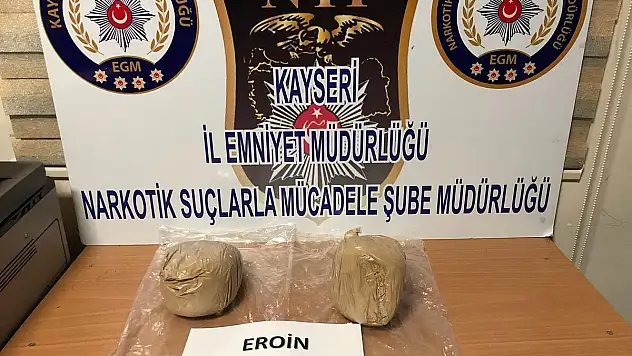 Kadın yolcunun çantasından 3 kilo eroin çıktı