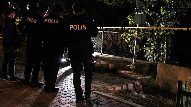Kaldırım üzerinde ölü bulundu