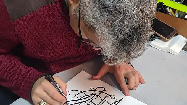KALİGRAF BEKİR GÜNGÖR: 'ALIN YAZISI HARİÇ HER ŞEYİ YAZIYORUM'