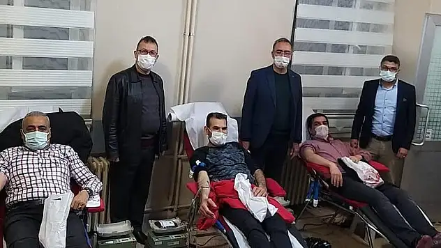 KAMU-SEN VE TÜRKAV'IN KAN BAĞIŞI KAMPANYASI YOĞUN İLGİ GÖRDÜ