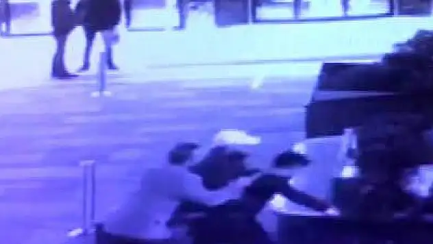 KARDEŞLER ARASINDAKİ TUVALET KAVGASINDA KAN AKTI!