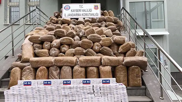 Kargo araçlarından 2 ton kaçak tütün ele geçirildi