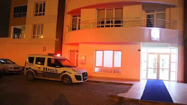 Karısını Öldürdü