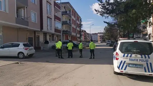 KARISIYLA İLİŞKİSİ OLDUĞUNU DÜŞÜNDÜĞÜ ADAMI 37 YERİNDEN BIÇAKLADI
