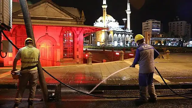 KASKİ'DEN YAĞMUR SUYU IZGARALARINA TEMİZLİK