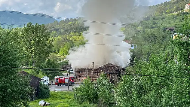 Kastamonu'da 250 yıllık tarihi konak çıkan yangında hasar gördü