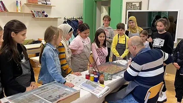 KAYMEK, MOSTARLI MİNİKLERİN GÖNÜLLERİNE DOKUNUYOR