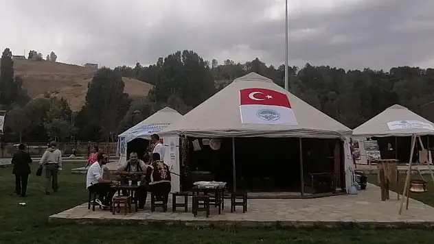 KAYSERİ BÜYÜKŞEHİR, AHLAT MİLLET BAHÇESİ'NE ÇADIRINI KURDU