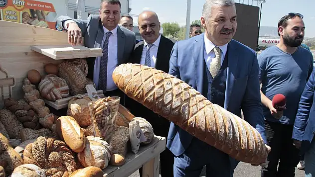 Kayseri Büyükşehir Belediye Başkanı Mustafa Çelik, '200 gram ekmeği 60 kuruşa satmaya devam edeceğiz'