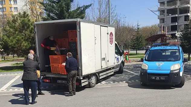 KAYSERİ BÜYÜKŞEHİR BELEDİYESİ MAHALELERE EKMEK GÖTÜRDÜ