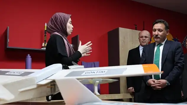 Kayseri'de '10 yıl sonra aç' mektupları: GÖKTİM'de çocuklar geleceğini yazıyor