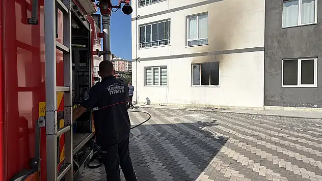 Kayseri'de 12 katlı binanın görevli dairesinde yangın
