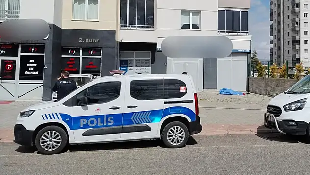 Kayseri'de 3'üncü kattan düşen 83 yaşındaki adam hayatını kaybetti