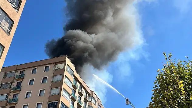 Kayseri'de 8 katlı binanın çatısında yangın