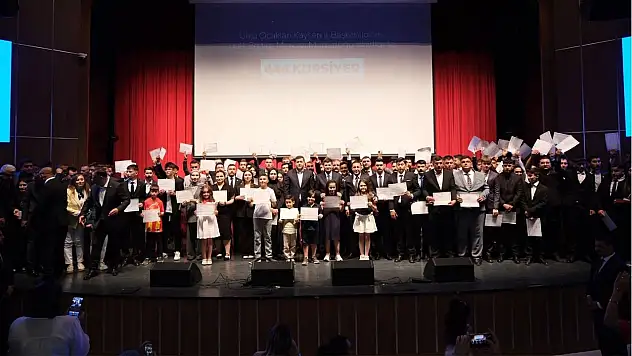 Kayseri'de eğitimini tamamlayan 444 kursiyer sertifikalarını aldı