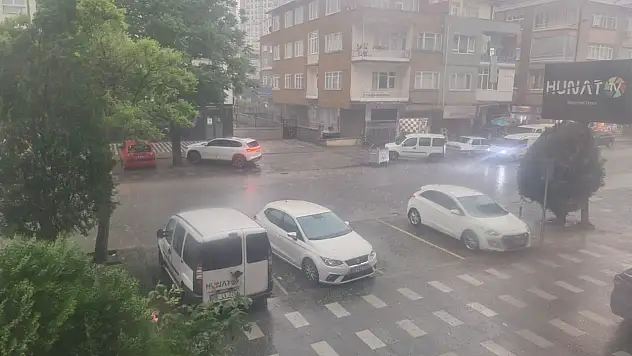 Kayseri'de gök gürültülü sağanak yağış etkili oluyor