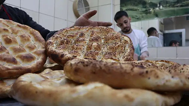 Kayseri'de hayırseverlerin desteğiyle askıda Ramazan pidesi uygulaması
