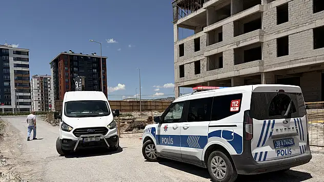 Kayseri'de inşaatın 4. katından düşen işçi ağır yaralandı