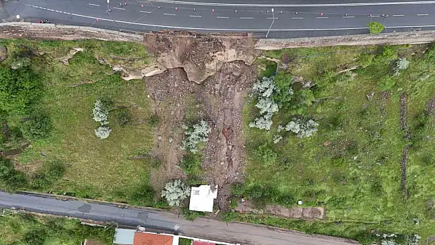 Kayseri'de istinat duvarı çöktü, bir ev zarar gördü