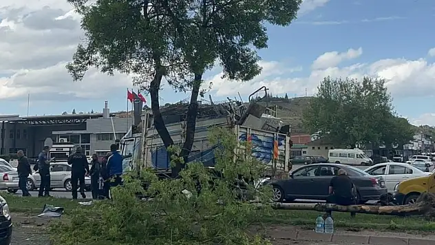 Kayseri'de kamyon ile otomobil çarpıştı: 1 kişi yaralı