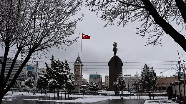 Kayseri'de kar yağışı etkili oldu