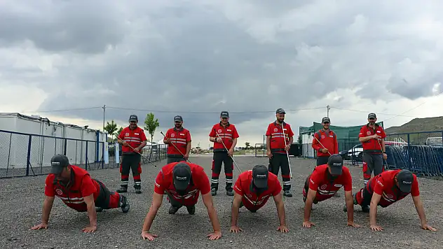Kayseri'de kurban yakalama timine komando eğitimi