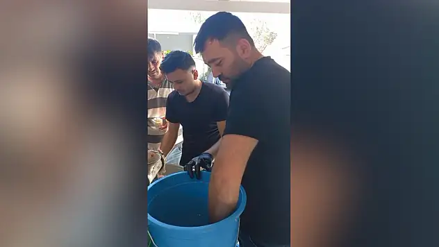 Kayseri'de muhtardan mahale sakinlerine ücretsiz et çekimi