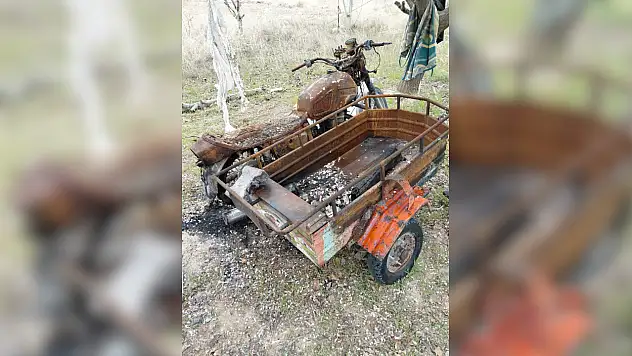 Kayseri'de park halindeki motosiklet yandı