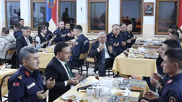 Kayseri'de protokol ve jandarma iftar sofrasında buluştu