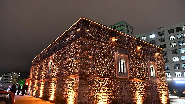 Kayseri'de restore edilen camii ilk teravih namazıyla ibadete açıldı