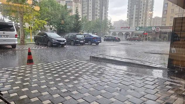 Kayseri'de sağanak yağış etkili oluyor