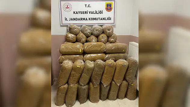 Kayseri'de yolcu otobüsünde 400 kilo kaçak tütün ele geçirildi