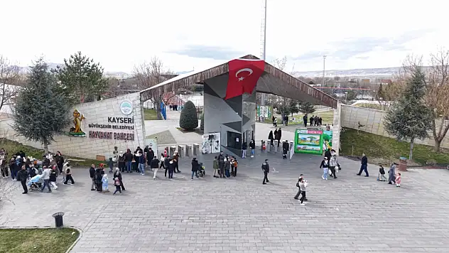 Kayseri Hayvanat Bahçesi'ne bayramda ziyaretçi akını
