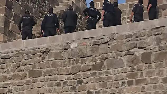 KAYSERİ KALESİ'NDE İNTİHAR GİRİŞİMİ!