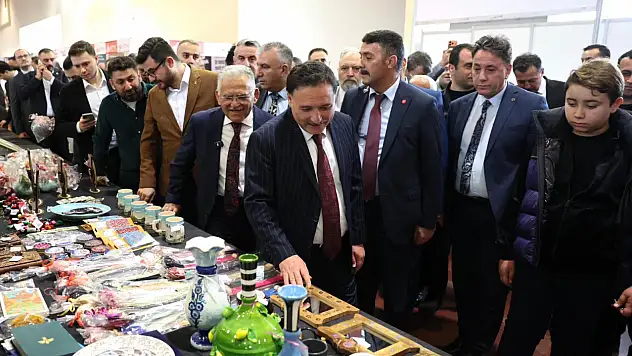 Kayseri Kitap Fuarı 1 milyona yakın kitapseveri ağırladı