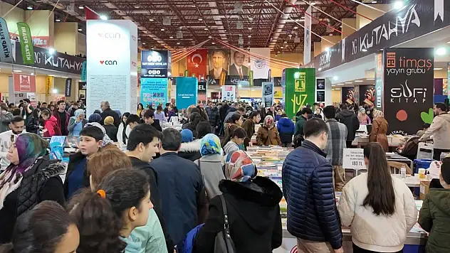 Kayseri Kitap Fuarını 3 günde 269 bin kişi ziyaret etti
