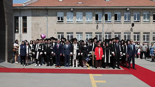 Kayseri Lisesi'nde mezuniyet heyecanı yaşandı