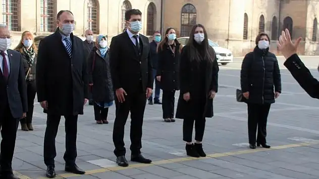 KAYSERİ LİSESİ'NDE BAYRAK TÖRENİ GERÇEKLEŞTİRİLDİ