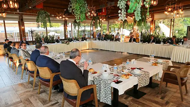 KAYSERİ PROTOKOLÜNDEN, MELİKGAZİ KAYMAKAMI YIRIK'A VEDA YEMEĞİ