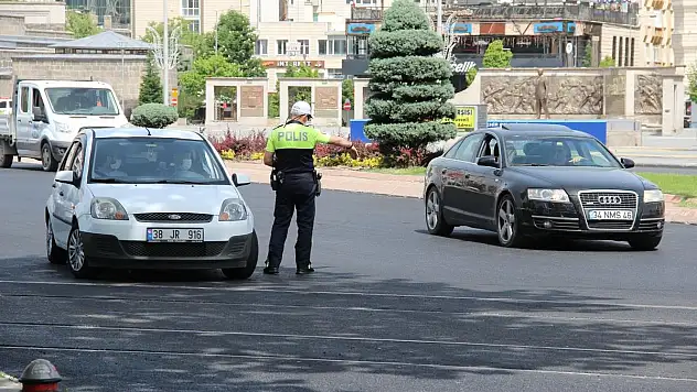 KAYSERİ, SOKAĞA ÇIKMA KISITLAMASINA UYDU