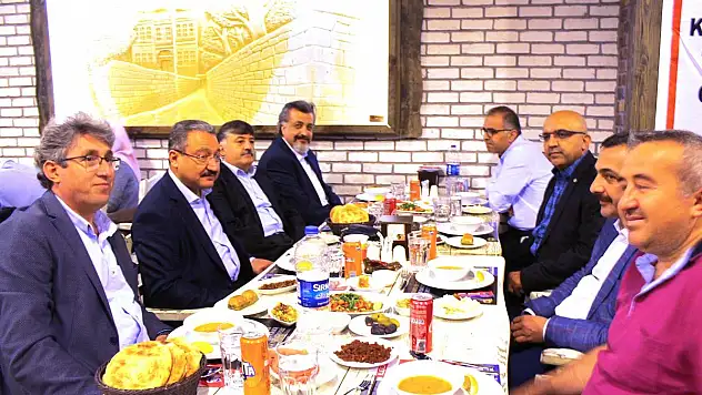 KAYSERİ TABİP ODASI, İNTERN DOKTORLA İFTAR YEMEĞİNDE BİR ARAYA GELDİ