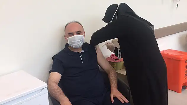 KAYSERİ VALİSİ ŞEHMUS GÜNAYDIN KORONA VİRÜS AŞISI OLDU