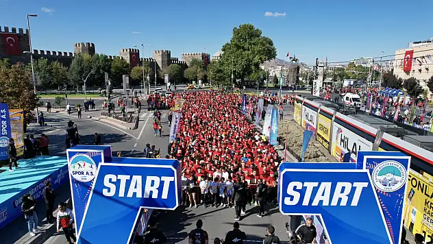 Kayseri Yarı Maratonu Halk Koşusu coşkuyla gerçekleşti