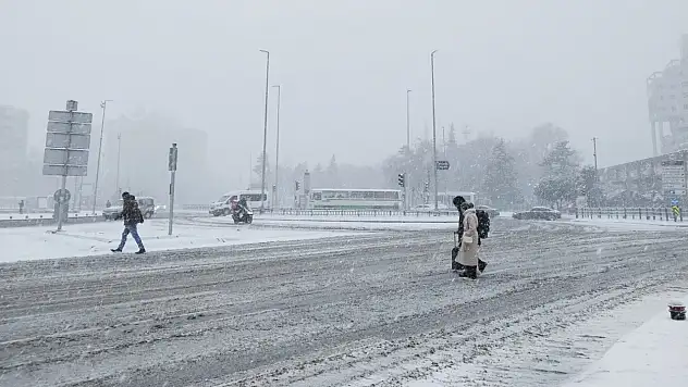 Kayseri yeni yılın ilk gününde beyaza büründü